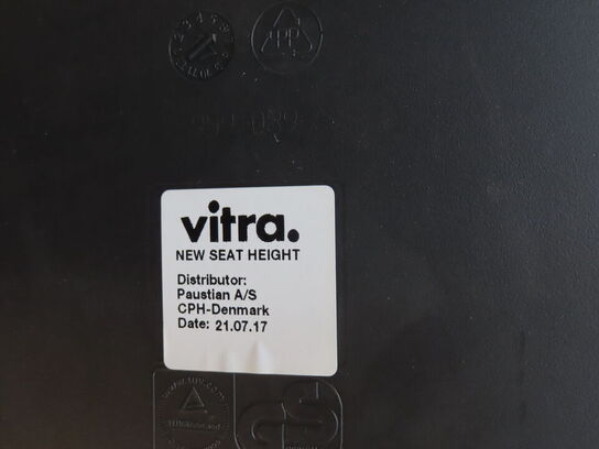 Stol VITRA EAMES
