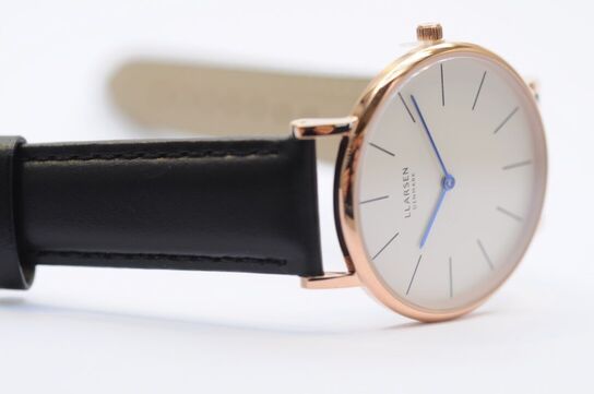 Dameur LARS LARSEN 36 mm.(114P1)