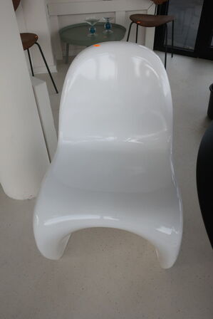 Spisebord IMS samt 4 stk. spisebordsstole VITRA Panton Chair 