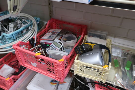 Soveposer, kontorinventar, scannere m.v. 