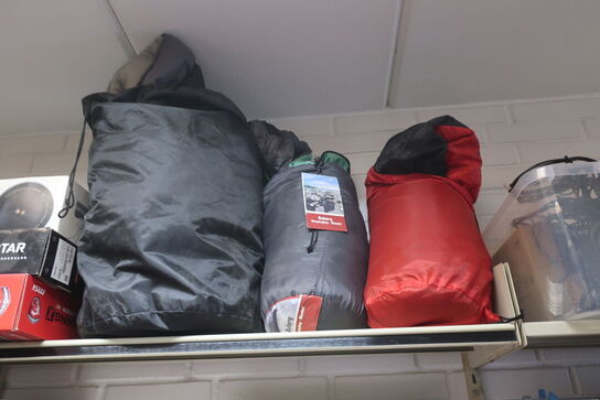 Soveposer, kontorinventar, scannere m.v. 