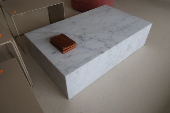 Sofabord MENU Plinth Box Low Carrara 