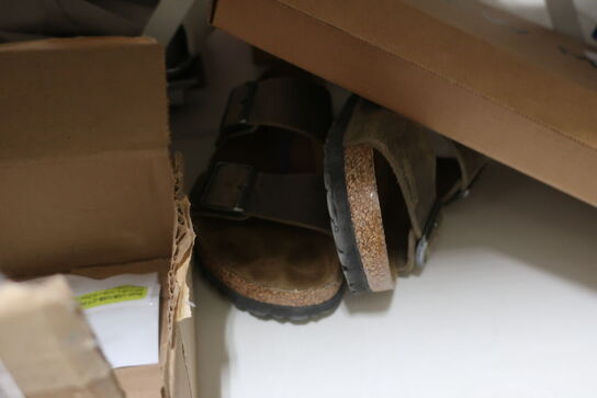 Alt indhold i reoler 