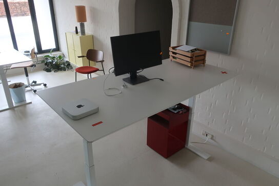 El. hæve/sænke skrivebord BRÄUNER uden indhold