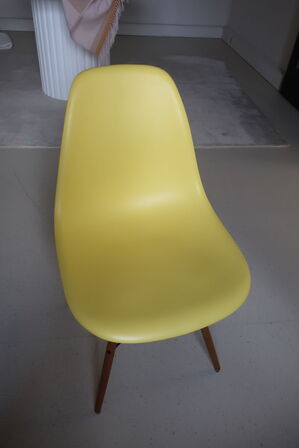 Spisebordsstol VITRA Eames DSW