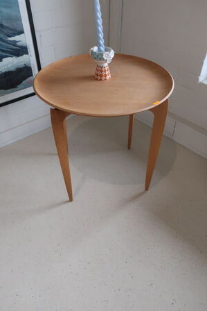 Sidebord samt lysestage 