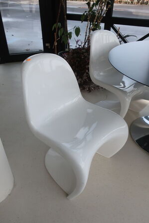 Spisebord IMS samt 4 stk. spisebordsstole VITRA Panton Chair 