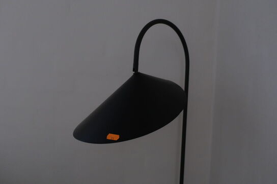 Gulvlampe FERM LIVING Arum