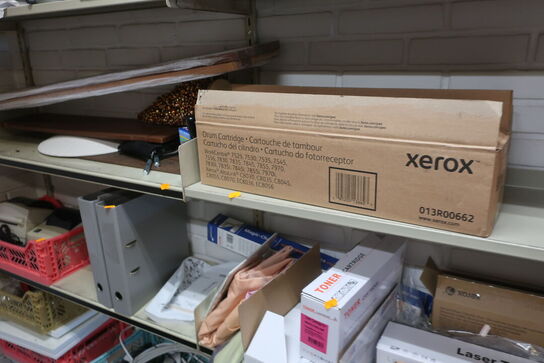 Soveposer, kontorinventar, scannere m.v. 