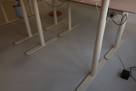 El. hæve/sænke skrivebord MONTANA uden indhold