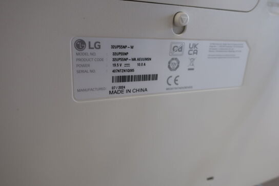 Monitor 32" LG 32UP55NP - W samt mus LOGITECH 