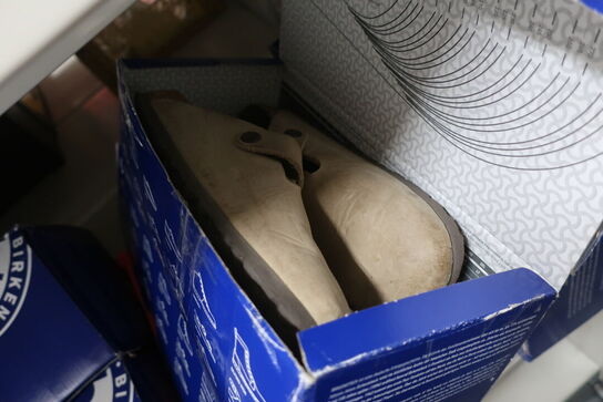 Alt indhold i reoler 