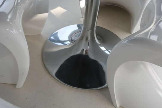 Spisebord IMS samt 4 stk. spisebordsstole VITRA Panton Chair 