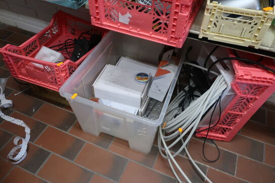 Soveposer, kontorinventar, scannere m.v. 