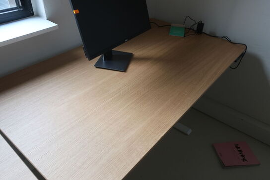 El. hæve/sænke skrivebord uden indhold