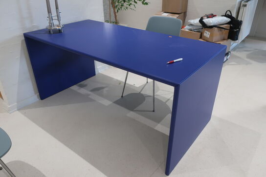 Skrivebord MONTANA samt 2 stk. spisebordsstole &TRADITION 