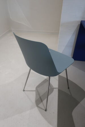 Skrivebord MONTANA samt 2 stk. spisebordsstole &TRADITION 