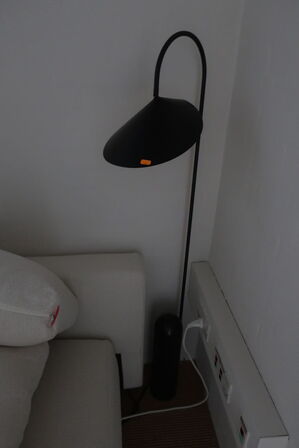 Gulvlampe FERM LIVING Arum