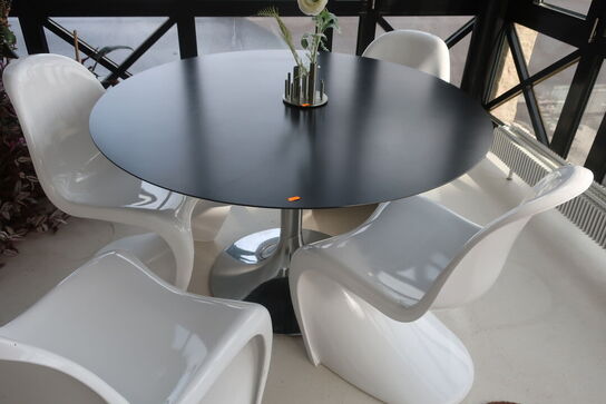 Spisebord IMS samt 4 stk. spisebordsstole VITRA Panton Chair 