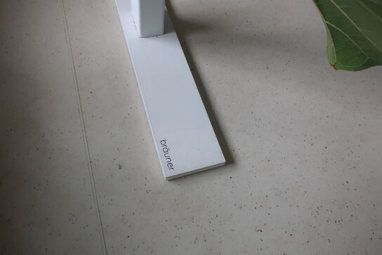 El. hæve/sænke skrivebord BRÄUNER uden indhold