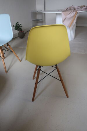 Spisebordsstol VITRA Eames DSW