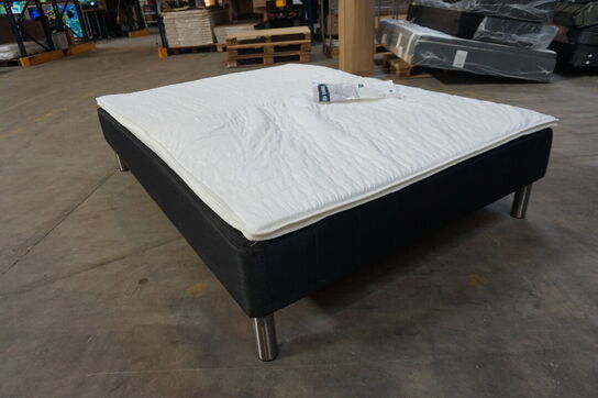 Huma Premium Boxseng med stålben og topmadras 140x200 cm 