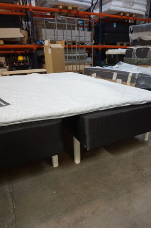 Huma Premium Boxseng med træben og topmadras 160x200 cm 