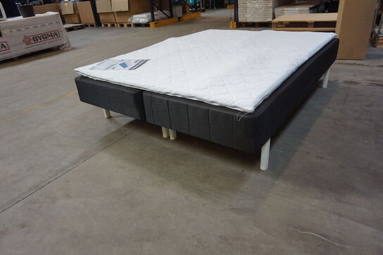 Huma Premium Boxseng med træben og topmadras 160x200 cm 