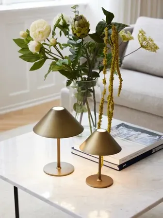 Halo design hygge portable bordlampe Ø19 i antique brass – (ubrugt)