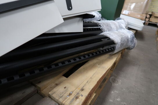 Reolsystem m. hylder, spejle og skabe