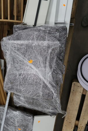 Reolsystem m. hylder, spejle og skabe