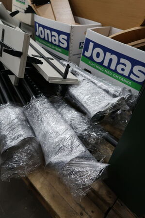 Reolsystem m. hylder, spejle og skabe