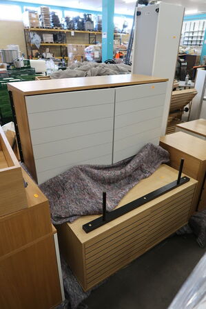 Reolsystem m. hylder, spejle og skabe