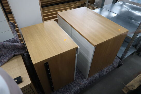 Reolsystem m. hylder, spejle og skabe