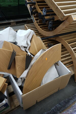 Reolsystem m. hylder, spejle og skabe