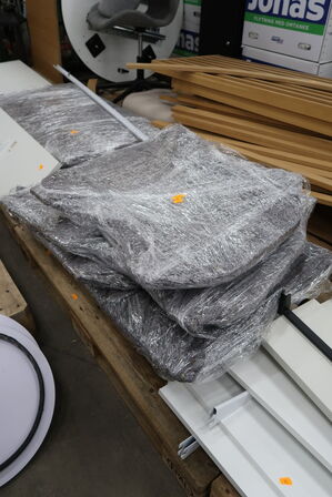 Reolsystem m. hylder, spejle og skabe