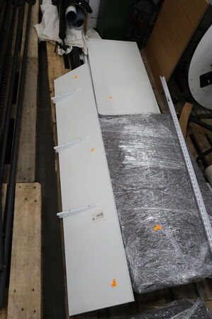 Reolsystem m. hylder, spejle og skabe