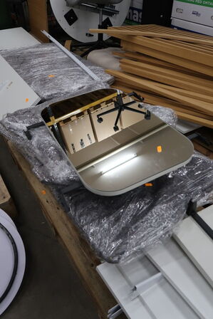 Reolsystem m. hylder, spejle og skabe