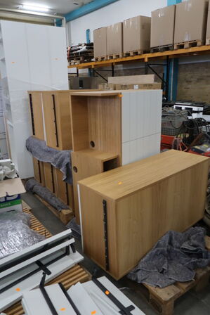 Reolsystem m. hylder, spejle og skabe