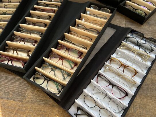 Ca. 29.000 stk. Dansk design brillestel by “Carlottas Village"