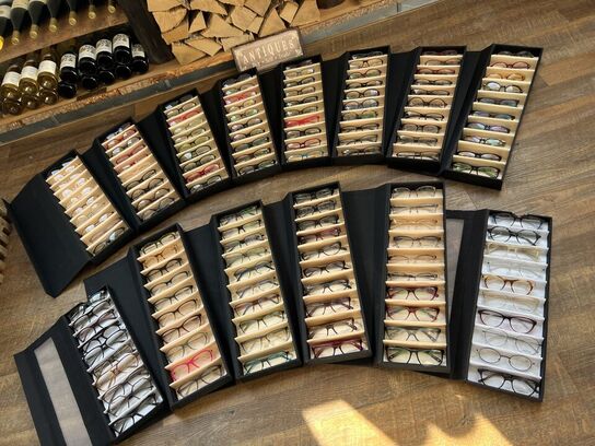 Ca. 29.000 stk. Dansk design brillestel by “Carlottas Village"