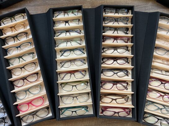 Ca. 29.000 stk. Dansk design brillestel by “Carlottas Village"