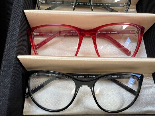 Ca. 29.000 stk. Dansk design brillestel by “Carlottas Village"