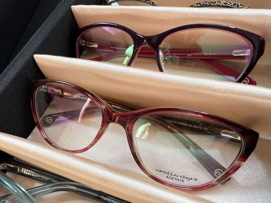 Ca. 29.000 stk. Dansk design brillestel by “Carlottas Village"