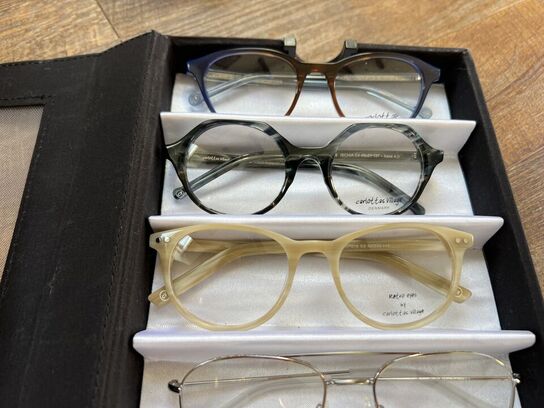 Ca. 29.000 stk. Dansk design brillestel by “Carlottas Village"