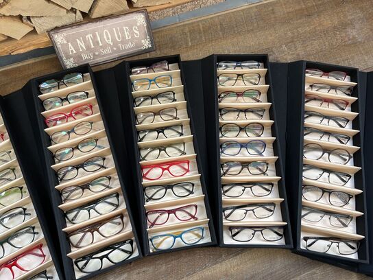 Ca. 29.000 stk. Dansk design brillestel by “Carlottas Village"