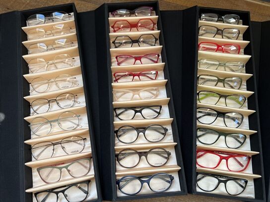 Ca. 29.000 stk. Dansk design brillestel by “Carlottas Village"
