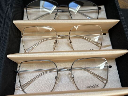 Ca. 29.000 stk. Dansk design brillestel by “Carlottas Village"