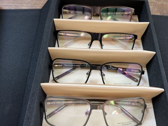 Ca. 29.000 stk. Dansk design brillestel by “Carlottas Village"