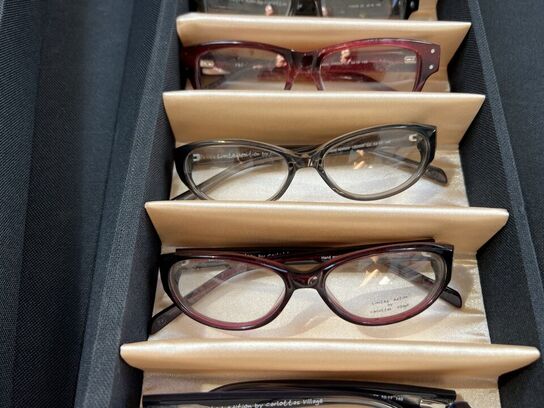 Ca. 29.000 stk. Dansk design brillestel by “Carlottas Village"